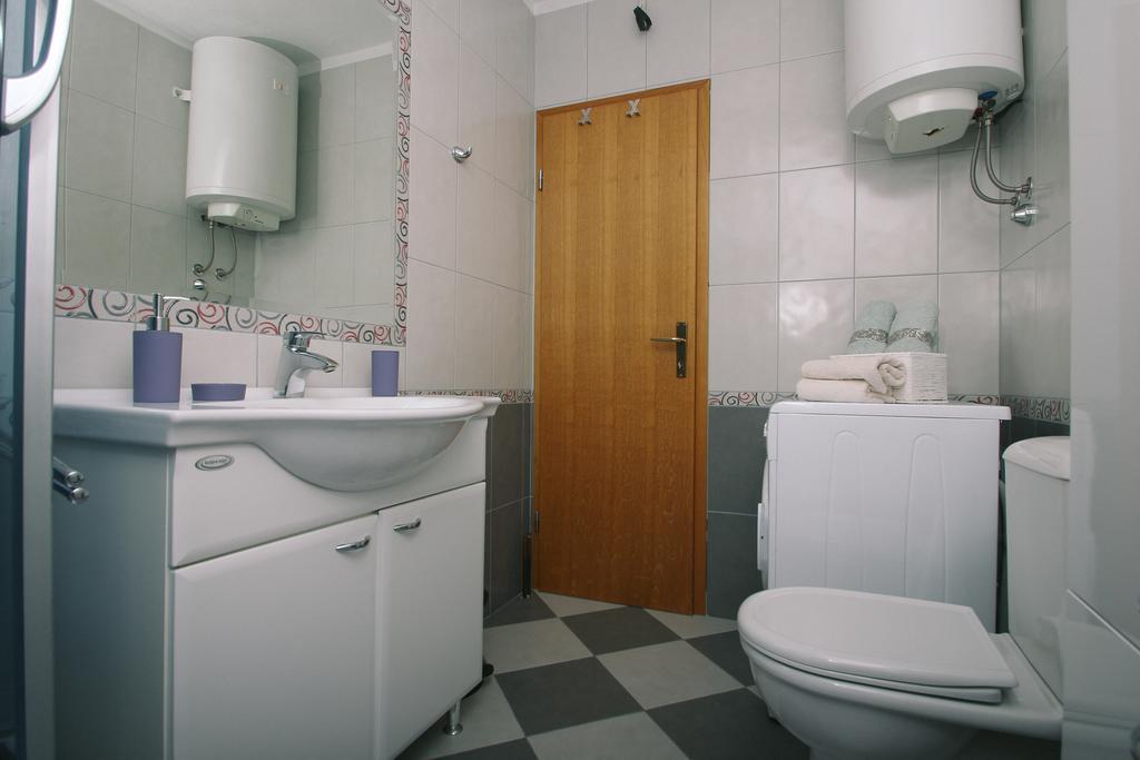 Apartment Lara Kaštel Novi Dış mekan fotoğraf
