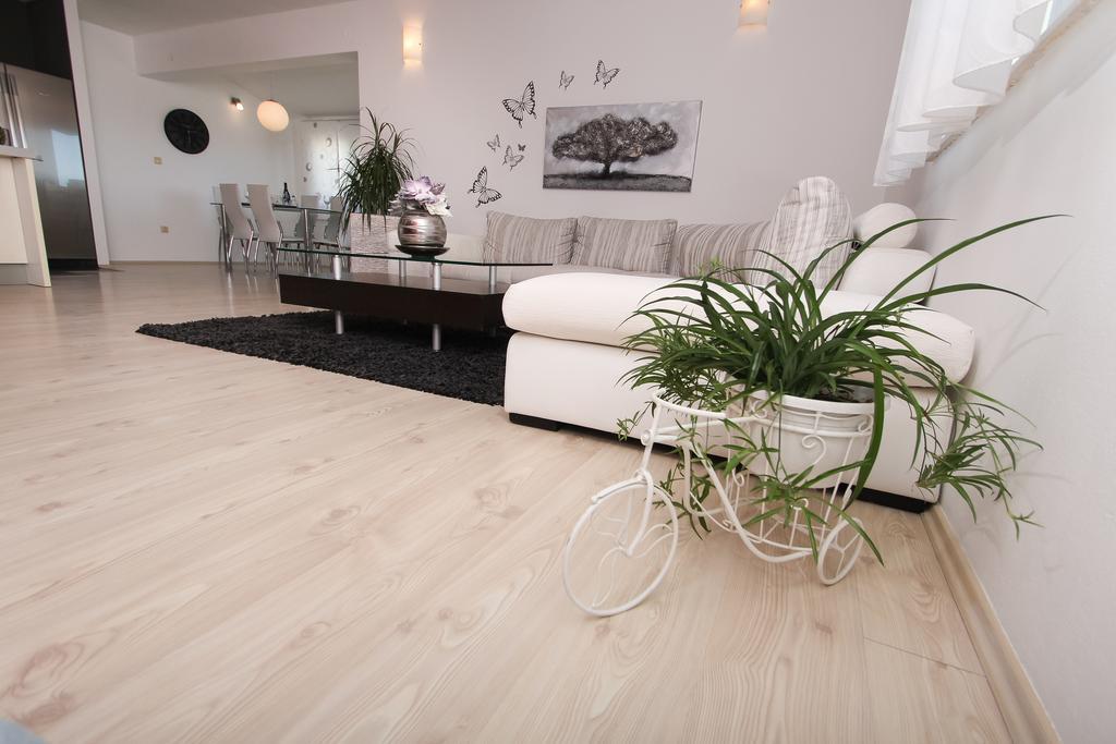 Apartment Lara Kaštel Novi Dış mekan fotoğraf