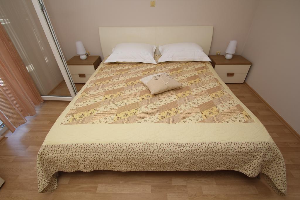Apartment Lara Kaštel Novi Dış mekan fotoğraf
