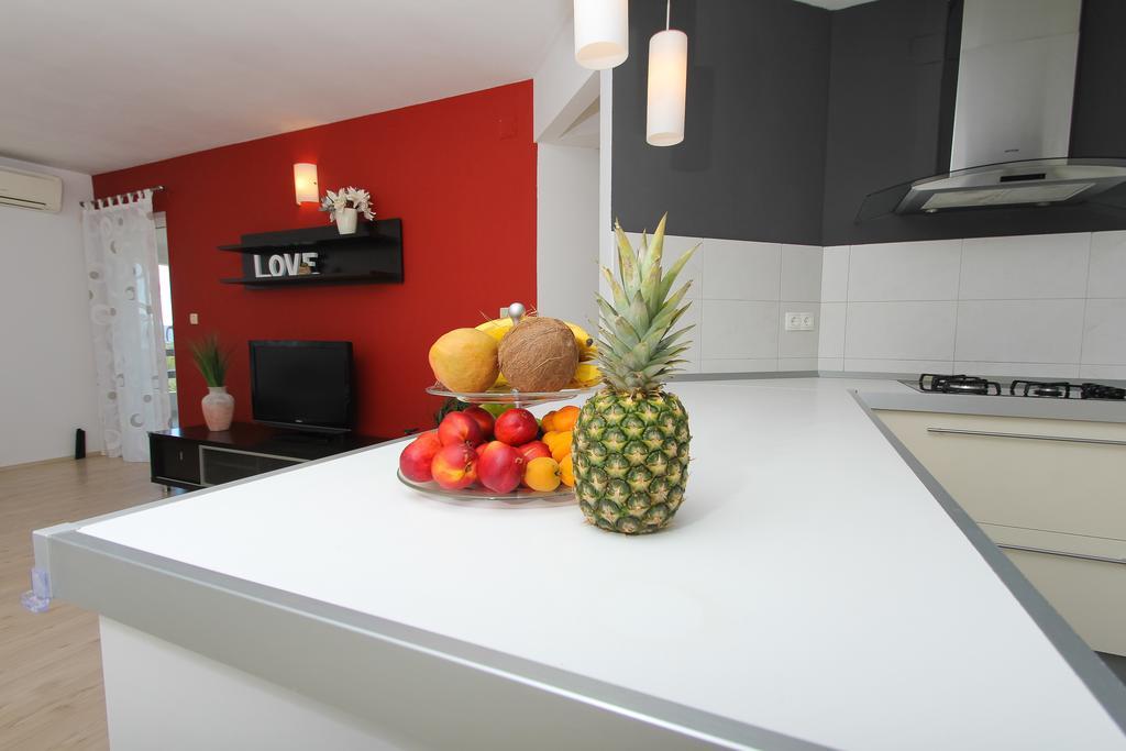 Apartment Lara Kaštel Novi Dış mekan fotoğraf