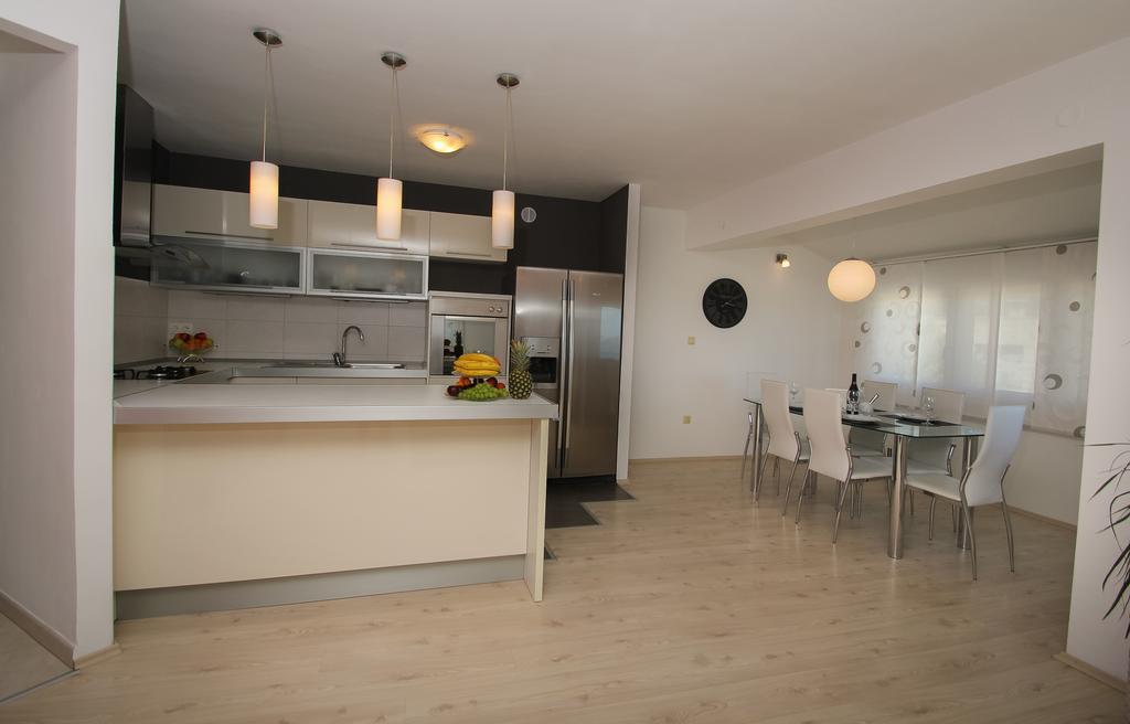 Apartment Lara Kaštel Novi Dış mekan fotoğraf