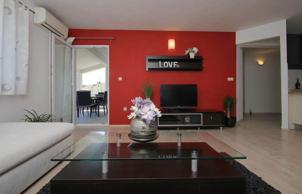 Apartment Lara Kaštel Novi Dış mekan fotoğraf