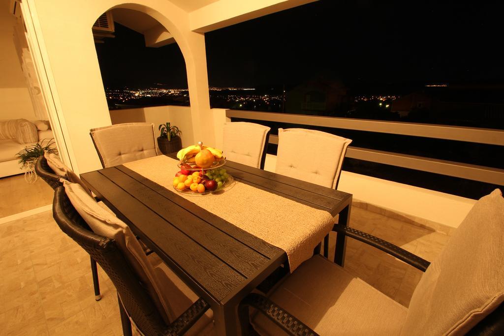 Apartment Lara Kaštel Novi Dış mekan fotoğraf
